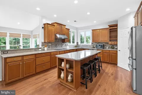 Kitchen - 5548 Eiseley Ct, Warrenton, VA 20187 photo 3 of 6