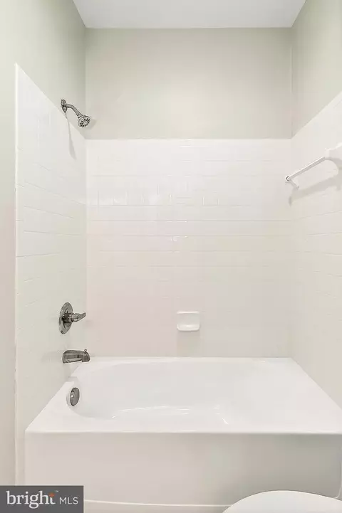 Bath - 5548 Eiseley Ct, Warrenton, VA 20187 photo 6 of 6