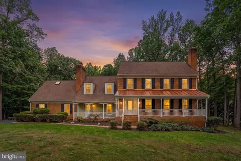 6026 Finchingfield Rd, Warrenton, VA 20187