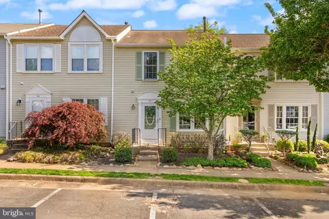 711 Acorn Ct, Warrenton, VA 20186