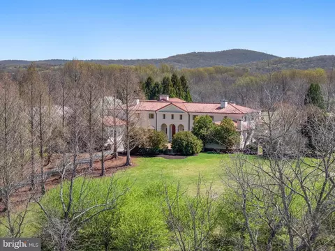 2547 Halfway Rd, The Plains, VA 20198