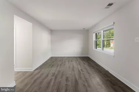 Living - 8609 Harrison Ct, Marshall, VA 20115 photo 1 of 2