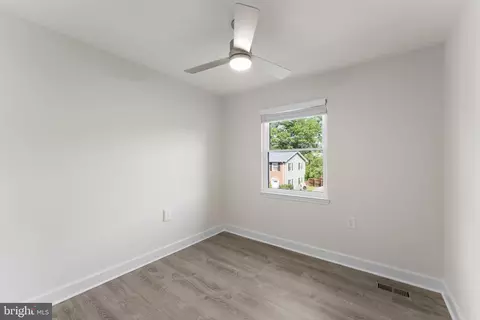 Bedroom - 8609 Harrison Ct, Marshall, VA 20115 photo 2 of 2
