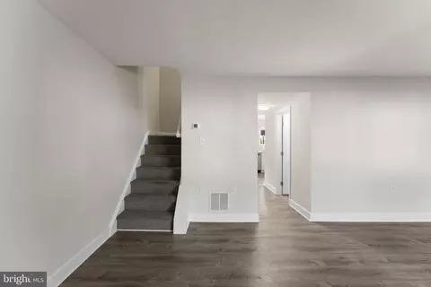 Entry Way - 8609 Harrison Ct, Marshall, VA 20115 photo 1 of 2