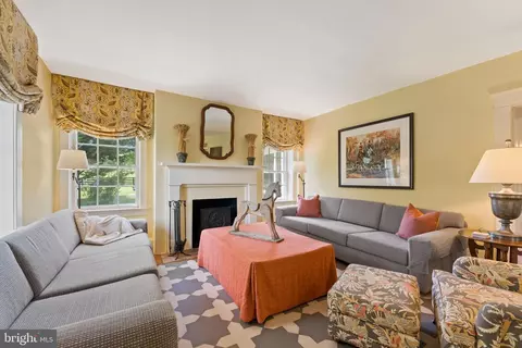 Living - 6370 6378 John Barton Payne Rd, Marshall, VA 20115 photo 2 of 8