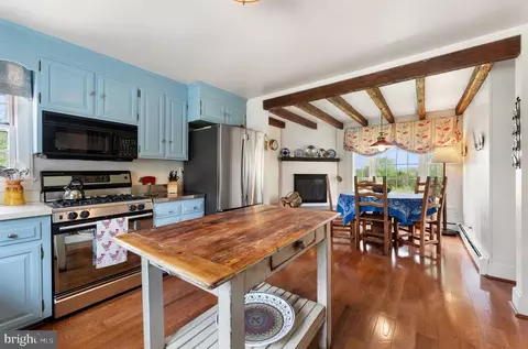 Kitchen - 6370 6378 John Barton Payne Rd, Marshall, VA 20115 photo 4 of 7