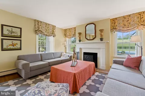 Living - 6370 6378 John Barton Payne Rd, Marshall, VA 20115 photo 6 of 8