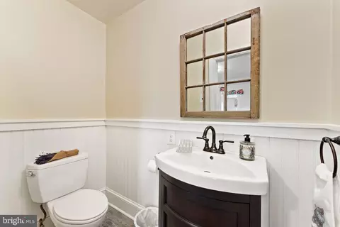 Bath - 6370 6378 John Barton Payne Rd, Marshall, VA 20115 photo 1 of 2