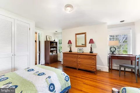 Bedroom - 6370 6378 John Barton Payne Rd, Marshall, VA 20115 photo 6 of 8