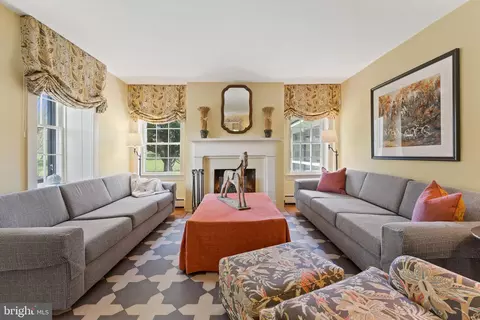 Living - 6370 6378 John Barton Payne Rd, Marshall, VA 20115 photo 5 of 8