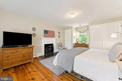 Bedroom - 6370 6378 John Barton Payne Rd, Marshall, VA 20115 photo 1 of 8