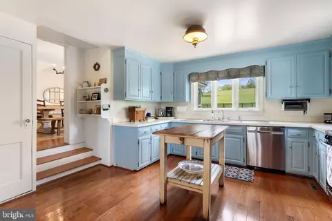 Kitchen - 6370 6378 John Barton Payne Rd, Marshall, VA 20115 photo 5 of 7