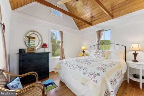 Bedroom - 6370 6378 John Barton Payne Rd, Marshall, VA 20115 photo 8 of 8