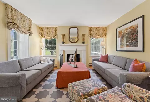 Living - 6370 6378 John Barton Payne Rd, Marshall, VA 20115 photo 4 of 8