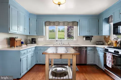 Kitchen - 6370 6378 John Barton Payne Rd, Marshall, VA 20115 photo 3 of 7