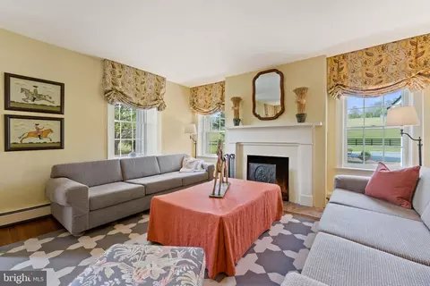 Living - 6370 6378 John Barton Payne Rd, Marshall, VA 20115 photo 7 of 8