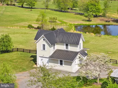 Exterior - 6370 6378 John Barton Payne Rd, Marshall, VA 20115 photo 18 of 23