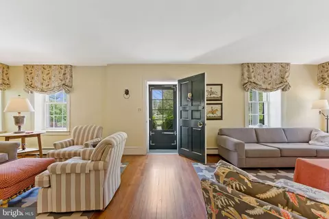 Entry Way - 6370 6378 John Barton Payne Rd, Marshall, VA 20115 photo 3 of 5