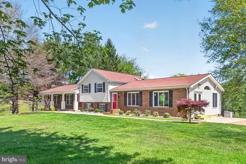10037 Cobbler View Dr, Delaplane, VA 20144
