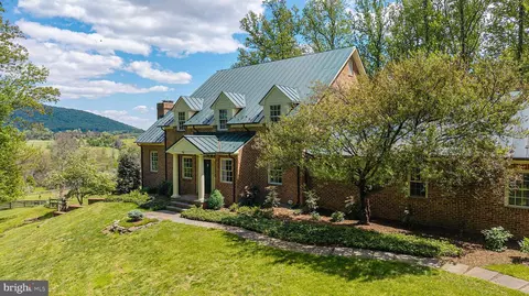 4722 S Cowpasture Ln S, Hume, VA 22639