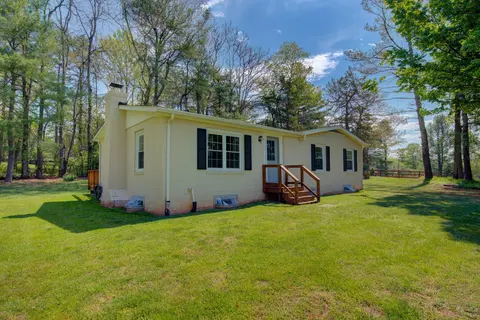 9452 Piney Mountain Rd, Warrenton, VA 20186