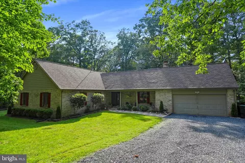 9387 Covenant Hill Ln, Marshall, VA 20115