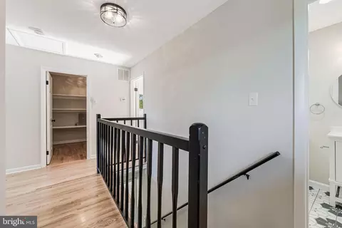 Entry Way - 6891 Wilson Rd, Marshall, VA 20115 photo 6 of 8