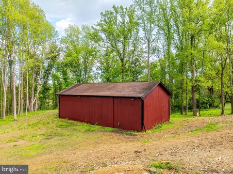 Exterior - 6891 Wilson Rd, Marshall, VA 20115 photo 12 of 32