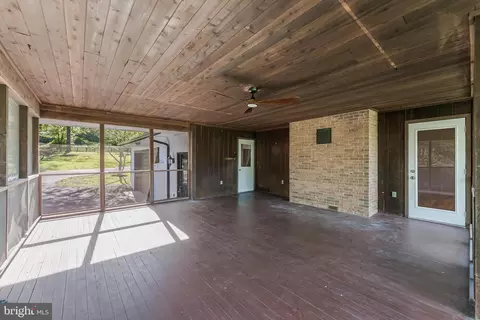 Exterior - 6891 Wilson Rd, Marshall, VA 20115 photo 15 of 32
