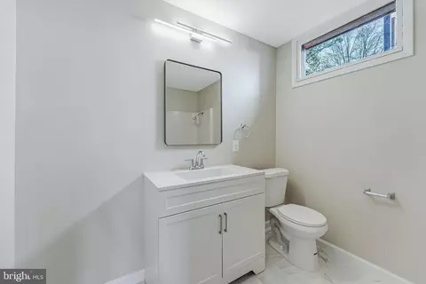 Bath - 6891 Wilson Rd, Marshall, VA 20115 photo 6 of 7