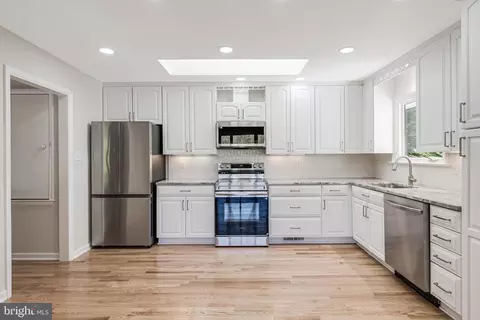 Kitchen - 6891 Wilson Rd, Marshall, VA 20115 photo 1 of 4