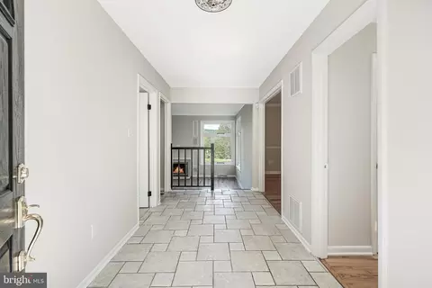 Entry Way - 6891 Wilson Rd, Marshall, VA 20115 photo 1 of 8