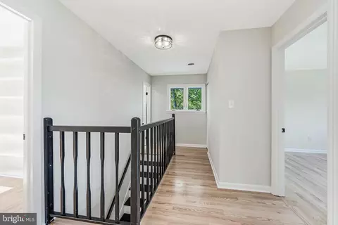 Entry Way - 6891 Wilson Rd, Marshall, VA 20115 photo 7 of 8