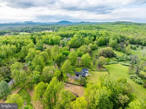 View/Area - 6891 Wilson Rd, Marshall, VA 20115 photo 6 of 15