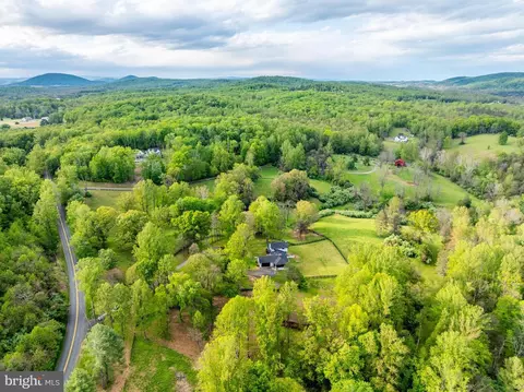 View/Area - 6891 Wilson Rd, Marshall, VA 20115 photo 5 of 15