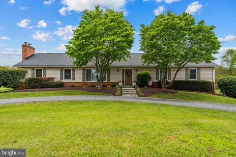 7933 Cooks Ct, Warrenton, VA 20186