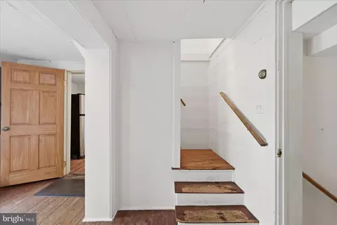 Entry Way - 2674 Five Points Rd, Marshall, VA 20115 photo 11 of 13
