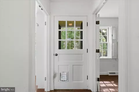 Entry Way - 2674 Five Points Rd, Marshall, VA 20115 photo 4 of 13