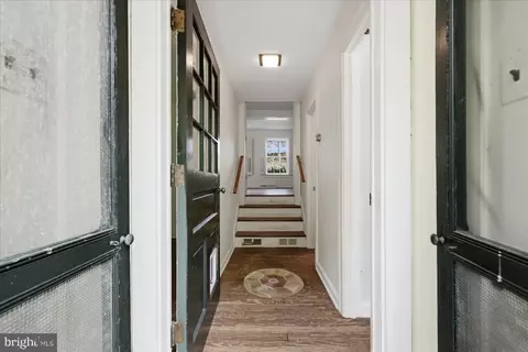 Entry Way - 2674 Five Points Rd, Marshall, VA 20115 photo 5 of 13