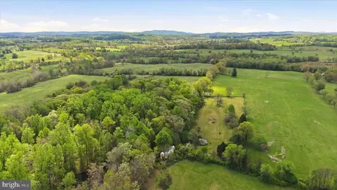 View/Area - 2674 Five Points Rd, Marshall, VA 20115 photo 5 of 8