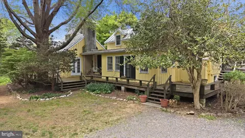 2674 Five Points Rd, Marshall, VA 20115