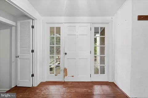 Entry Way - 2674 Five Points Rd, Marshall, VA 20115 photo 1 of 13