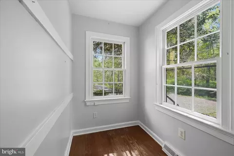 Entry Way - 2674 Five Points Rd, Marshall, VA 20115 photo 6 of 13