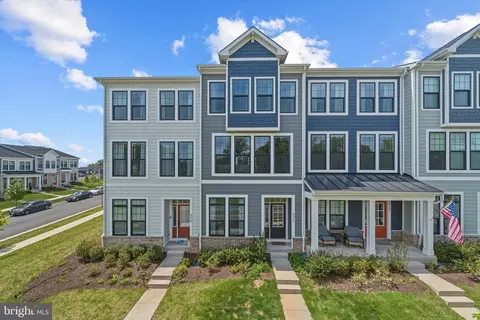 4256 Frost St, Marshall, VA 20115