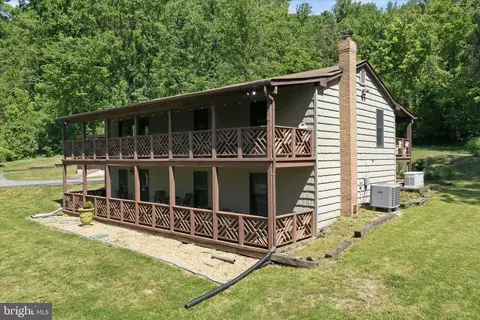 Exterior - 13010 Belle Meade Ln, Markham, VA 22643 photo 3 of 14