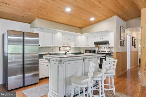 Kitchen - 13010 Belle Meade Ln, Markham, VA 22643 photo 2 of 5