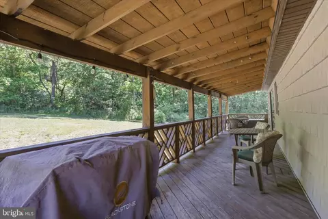 Exterior - 13010 Belle Meade Ln, Markham, VA 22643 photo 9 of 14