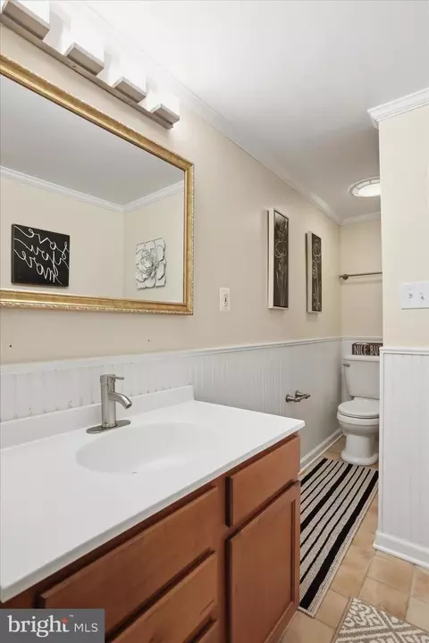 Bath - 13010 Belle Meade Ln, Markham, VA 22643 photo 3 of 5