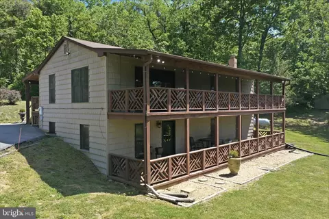 Exterior - 13010 Belle Meade Ln, Markham, VA 22643 photo 4 of 14