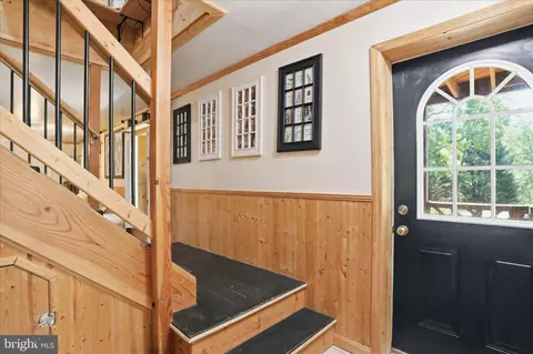 Entry Way - 13010 Belle Meade Ln, Markham, VA 22643 photo 7 of 12